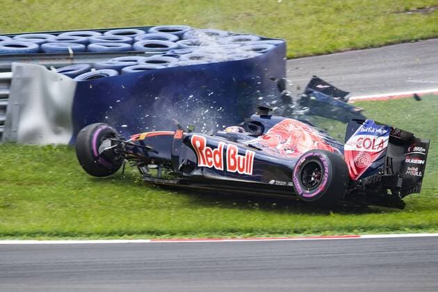 Formel 1, GP von Österreich, Crash von Daniil Kwjat 02.07.2016, Red Bull Ring, Spielberg, AUT, FIA, Formel 1, Grosser Preis von Oesterreich, Qualifying, im Bild Unfall von Daniil Kvyat (RUS) Scuderia Toro Rosso accident of Russian Formula One driver Daniil Kvyat of Scuderia Toro Rosso during the Qualifying for the Austrian Formula One Grand Prix at the Red Bull Ring in Spielberg, Austria on 2016 07 02. -Pressefoto Spielberg  EP_gro  