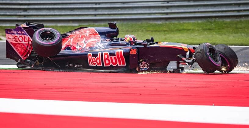 Formel 1, GP von Österreich, Crash von Daniil Kwjat 02.07.2016, Red Bull Ring, Spielberg, AUT, FIA, Formel 1, Grosser Preis von Oesterreich, Qualifying, im Bild Unfall von Daniil Kvyat (RUS) Scuderia Toro Rosso accident of Russian Formula One driver Daniil Kvyat of Scuderia Toro Rosso during the Qualifying for the Austrian Formula One Grand Prix at the Red Bull Ring in Spielberg, Austria on 2016 07 02. -Pressefoto Spielberg  EP_gro  