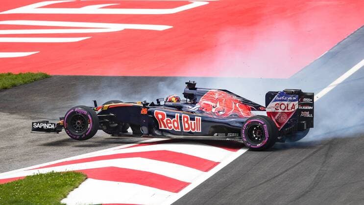 Formel 1, GP von Österreich, Crash von Daniil Kwjat 02.07.2016, Red Bull Ring, Spielberg, AUT, FIA, Formel 1, Grosser Preis von Oesterreich, Qualifying, im Bild Unfall von Daniil Kvyat (RUS) Scuderia Toro Rosso accident of Russian Formula One driver Daniil Kvyat of Scuderia Toro Rosso during the Qualifying for the Austrian Formula One Grand Prix at the Red Bull Ring in Spielberg, Austria on 2016 07 02. -Pressefoto Spielberg  EP_gro  
