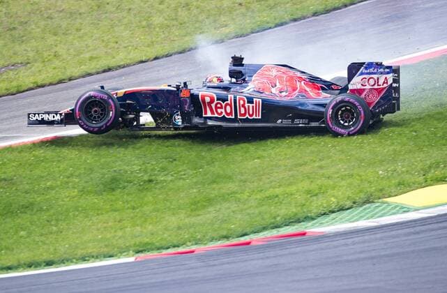Formel 1, GP von Österreich, Crash von Daniil Kwjat 02.07.2016, Red Bull Ring, Spielberg, AUT, FIA, Formel 1, Grosser Preis von Oesterreich, Qualifying, im Bild Unfall von Daniil Kvyat (RUS) Scuderia Toro Rosso accident of Russian Formula One driver Daniil Kvyat of Scuderia Toro Rosso during the Qualifying for the Austrian Formula One Grand Prix at the Red Bull Ring in Spielberg, Austria on 2016 07 02. -Pressefoto Spielberg  EP_gro  