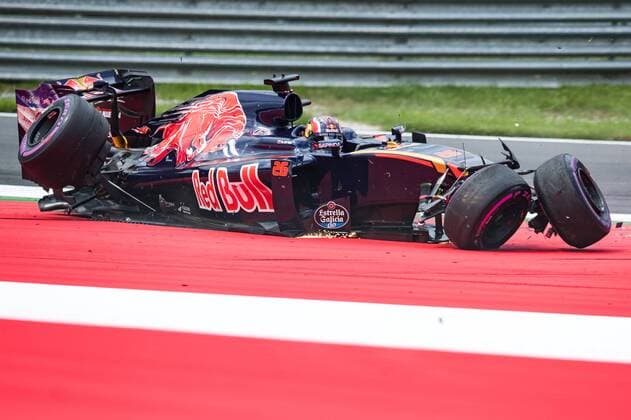 Formel 1, GP von Österreich, Crash von Daniil Kwjat 02.07.2016, Red Bull Ring, Spielberg, AUT, FIA, Formel 1, Grosser Preis von Oesterreich, Qualifying, im Bild Unfall von Daniil Kvyat (RUS) Scuderia Toro Rosso accident of Russian Formula One driver Daniil Kvyat of Scuderia Toro Rosso during the Qualifying for the Austrian Formula One Grand Prix at the Red Bull Ring in Spielberg, Austria on 2016 07 02. -Pressefoto Spielberg  EP_gro  