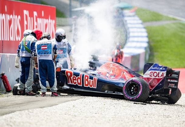 Formel 1, GP von Österreich, Crash von Daniil Kwjat 02.07.2016, Red Bull Ring, Spielberg, AUT, FIA, Formel 1, Grosser Preis von Oesterreich, Qualifying, im Bild Unfall von Daniil Kvyat (RUS) Scuderia Toro Rosso accident of Russian Formula One driver Daniil Kvyat of Scuderia Toro Rosso during the Qualifying for the Austrian Formula One Grand Prix at the Red Bull Ring in Spielberg, Austria on 2016 07 02. -Pressefoto Spielberg  EP_gro  
