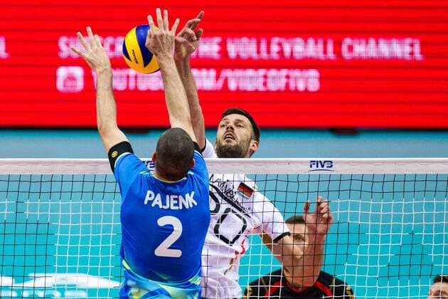 Volleyball, FIVB World League, Deutschland - Slowenien Block block Alen Pajenk (2 Slowenien Slovenia) - Angriff attack Philipp Collin (20 Deutschland Germany); FIVB Volleyball World League Group 3 Finals, fraport Arena, Frankfurt (Main) Germany, 20160702: 1st place match: Germany vs Slovenia (Deutschland gegen Slowenien) Frankfurt (Main) Copyright: Wuechnerx xEibner-Pressefoto EP_nwr