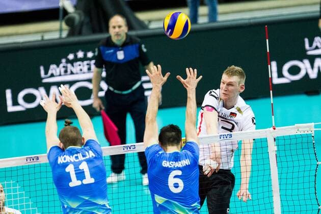 Volleyball, FIVB World League, Deutschland - Slowenien Angriff attack Simon Hirsch (13 Deutschland Germany); FIVB Volleyball World League Group 3 Finals, fraport Arena, Frankfurt (Main) Germany, 20160702: 1st place match: Germany vs Slovenia (Deutschland gegen Slowenien) Frankfurt (Main) Copyright: Wuechnerx xEibner-Pressefoto EP_nwr