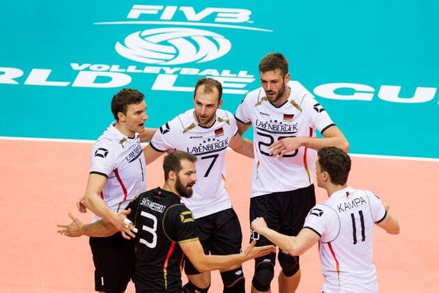 Christian Fromm (1 Deutschland Germany), Dirk Westphal (7 Deutschland Germany), Thilo Spaeth-Westerholdt (3 Deutschland Germany), Philipp Collin (20 Deutschland Germany) und Lukas Kampa (11 Deutschland Germany) gehen zusammen; FIVB Volleyball World League Group 3 Finals, fraport Arena, Frankfurt (Main) Germany, 20160702: 1st place match: Germany vs Slovenia (Deutschland gegen Slowenien) Frankfurt (Main) Copyright: Wuechnerx xEibner-Pressefoto EP_nwr