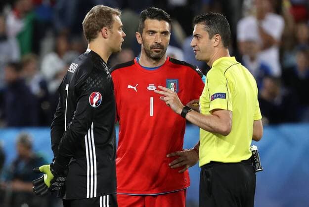 SOCCER - UEFA EURO EM Europameisterschaft Fussball 2016, GER vs ITA BORDEAUX,FRANCE,02.JUL.16 - SOCCER - UEFA European Championship EM Europameisterschaft 2016, quarterfinal, international match Länderspiel Germany vs Italy. Image shows Manuel Neuer (GER), Gianluigi Buffon (ITA) and Viktor Kassai (HUN). GEPAxpictures xAndreasxPranter
