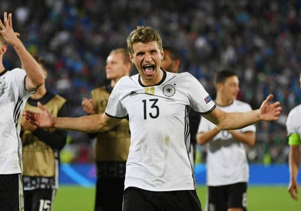 Bilder des Tages - SPORT (160703) -- BORDEAUX, July 2, 2016 -- Thomas Muller of Germany celebrates victory after the Euro 2016 quarterfinal match between Germany and Italy in Bordeaux, France, July 2, 2016. Germany won the match with 7-6 after the penalty. ) (SP)FRANCE-BORDEAUX-SOCCER-EURO 2016-QUARTERFINAL-GERMANY VS ITALY GuoxYong 