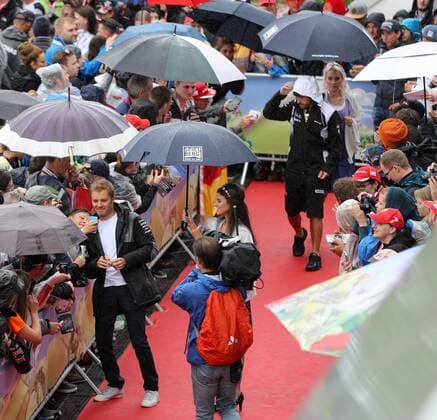 FORMULA 1 - GP of Austria 2016 SPIELBERG,AUSTRIA,03.JUL.16 - MOTORSPORTS, FORMULA 1 - Grand Prix of Austria, Red Bull Ring, Red Carpet. Image shows Nico Rosberg (GER Mercedes GP) and Fernando Alonso (ESP McLaren). GEPAxpictures xMaticxKlansek