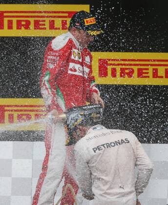 Formel 1, GP von Österreich, Sieger Lewis Hamilton FORMULA 1 - GP of Austria 2016 SPIELBERG,AUSTRIA,03.JUL.16 - MOTORSPORTS, FORMULA 1 - Grand Prix of Austria, Red Bull Ring, award ceremony. Image shows Kimi Raikkoenen (FIN Ferrari) and Lewis Hamilton (GBR Mercedes GP). GEPAxpictures xMarioxKneisl