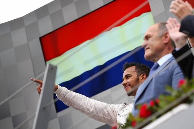 Formel 1, GP von Österreich, Sieger Lewis Hamilton FORMULA 1 - GP of Austria 2016 SPIELBERG,AUSTRIA,03.JUL.16 - MOTORSPORTS, FORMULA 1 - Grand Prix of Austria, Red Bull Ring, award ceremony. Image shows the rejoicing of Lewis Hamilton (GBR Mercedes GP). GEPAxpictures xDanielxGoetzhaber