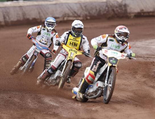 Speedway Hessen - Speedway Bundesliga Team Cup 2016 03.07.2016 DMV White Tigers - Brokstedt Wikinger v.l. Davey Watt (DMV White Tigers - blauer Helm), Fredirk Lindgren (Brokstedt - weißer Helm), Bjarne Pedersen (DMV White Tigers - roter Helm) Speedway Team Cup 2016
