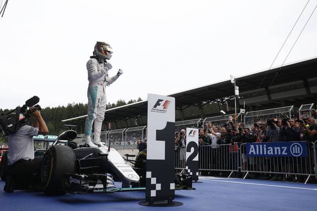 Motorsports: FIA Formula One World Championship WM Weltmeisterschaft 2016, Grand Prix of Austria, 44 Lewis Hamilton (GBR, Mercedes AMG Petronas Formula One Team), xHOCHxZWEIx