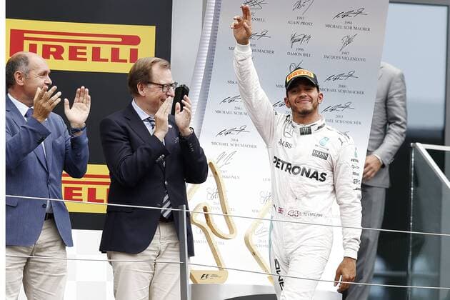 Motorsports: FIA Formula One World Championship WM Weltmeisterschaft 2016, Grand Prix of Austria, 44 Lewis Hamilton (GBR, Mercedes AMG Petronas Formula One Team), xHOCHxZWEIx