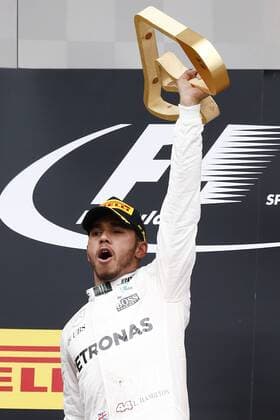 Motorsports: FIA Formula One World Championship WM Weltmeisterschaft 2016, Grand Prix of Austria, 44 Lewis Hamilton (GBR, Mercedes AMG Petronas Formula One Team), xHOCHxZWEIx