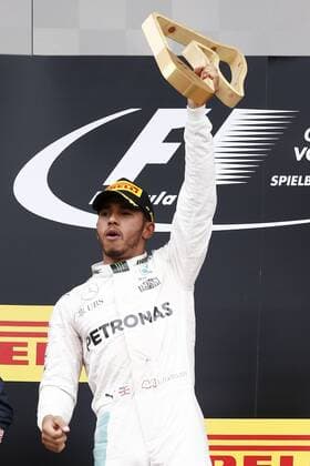 Motorsports: FIA Formula One World Championship WM Weltmeisterschaft 2016, Grand Prix of Austria, 44 Lewis Hamilton (GBR, Mercedes AMG Petronas Formula One Team), xHOCHxZWEIx