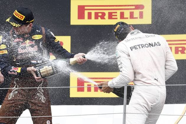 Motorsports: FIA Formula One World Championship WM Weltmeisterschaft 2016, Grand Prix of Austria, 33 Max Verstappen (NLD, Red Bull Racing), 44 Lewis Hamilton (GBR, Mercedes AMG Petronas Formula One Team), xHOCHxZWEIx