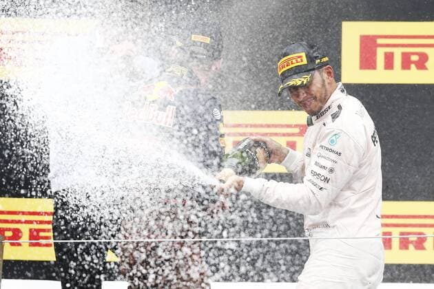 Motorsports: FIA Formula One World Championship WM Weltmeisterschaft 2016, Grand Prix of Austria, 44 Lewis Hamilton (GBR, Mercedes AMG Petronas Formula One Team), xHOCHxZWEIx