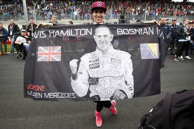 Motorsports: FIA Formula One World Championship WM Weltmeisterschaft 2016, Grand Prix of Austria, fans of 44 Lewis Hamilton (GBR, Mercedes AMG Petronas Formula One Team), xHOCHxZWEIx