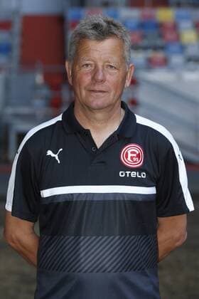 Düsseldorf, Deutschland, Offizieller Fototermin 1. Mannschaft Fortuna Düsseldorf , 2. Fußball- BL am 04.07.2016 in der Esprit Arena in Düsseldorf Co-Trainer Peter Hermann (F 95)