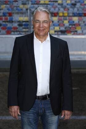 Düsseldorf, Deutschland, Offizieller Fototermin 1. Mannschaft Fortuna Düsseldorf , 2. Fußball- BL am 04.07.2016 in der Esprit Arena in Düsseldorf Mannschaftsarzt Dr. Ulrich Keil (F 95)