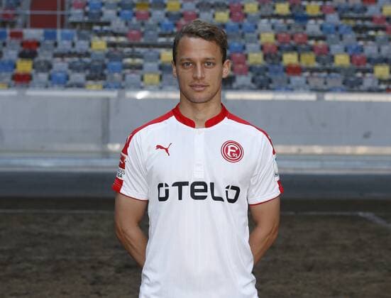 Düsseldorf, Deutschland, Offizieller Fototermin 1. Mannschaft Fortuna Düsseldorf , 2. Fußball- BL am 04.07.2016 in der Esprit Arena in Düsseldorf Julian Schauerte (F 95)