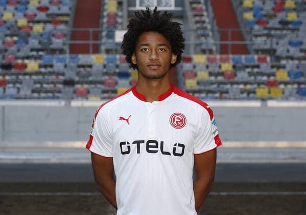 Düsseldorf, Deutschland, Offizieller Fototermin 1. Mannschaft Fortuna Düsseldorf , 2. Fußball- BL am 04.07.2016 in der Esprit Arena in Düsseldorf Emmanuel Iyoha (F 95)