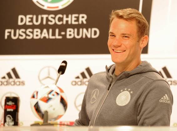 Europameisterschaft 2016 in Frankreich. Pressekonferenz der Deutschen Nationalmannschaft in Evian les Baines 05.07.2016. Torwart Manuel Neuer. HM