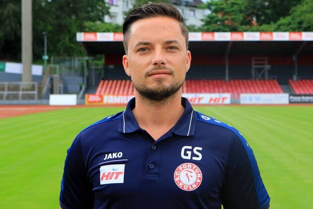 Fußball, GER, 3.Liga, Porträttermin 2016 2017, Fortuna Köln Teammanager Gereon Schultze Offizieller Fototermin Fortuna Köln