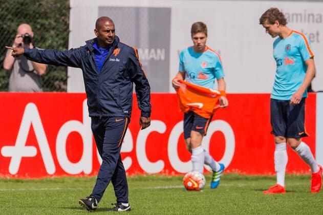 coach Aron Winter of The Netherlands U19 during a training session of Netherlands U19 at July 5, 2016 in Heelsum, The Netherlands. Netherlands U19 Training session 2016 2017 xVIxGerritxvanxKeulenxIVx 5792204