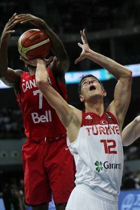 Turkey s Samet Geyik (R) fights with Canada s Melvin Ejim during their FIBA Olympic Qualifying Tournament in Pasay City, the Philippines, July 5, 2016. Canada won 77-69. ) (SP)PHILIPPINES-PASAY CITY-BASKETBALL-FIBA OLYMPIC QUALIFYING TOURNAMENT RouellexUmali 