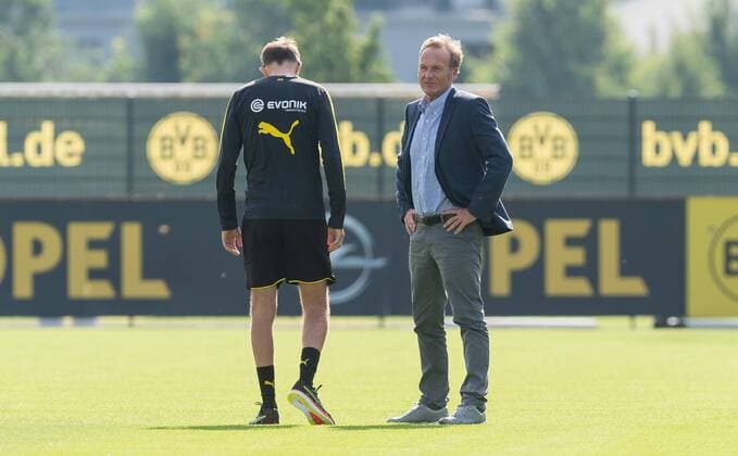 05.07.2016, Trainingsgelaende, Dortmund, Die Mannschaft von Borussia Dortmund beim Training auf der Trainingsanlage, im Bild Trainer Thomas Tuchel zusammen mit Dortmunds Geschaeftsfuehrer Hans-Joachim Watzke Mannschaftstraining Borussia Dortmund