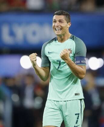 Schlussjubel Cristiano RONALDO, Por 7 , Jubel, Freude, Emotionen, Feiern, Lachen, jubelt, freuen, reisst die Arme hoch, ballt die Faust , schreit, gestikuliert und gibt Anweisungen, Aktion, Einzelbild, Gestik, Geste, Handbewegung, zeigen, deuten, Kapitaen, Kapitaensbinde, Chef PORTUGAL - WALES Semifinal ,Football European Championships EURO at 06 July, 2016 in Lyon, Stade de Lyon, France. Fussball, Nationalteam, Halbfinale,06.07.2016