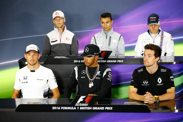 Motorsports: FIA Formula One World Championship WM Weltmeisterschaft 2016, Grand Prix of Great Britain, 22 Jenson Button (GBR, McLaren Honda Formula 1 Team), 44 Lewis Hamilton (GBR, Mercedes AMG Petronas Formula One Team), 30 Jolyon Palmer (GBR, Renault Formula 1 Team), 8 Romain Grosjean (FRA, Haas F1 Team), 94 Pascal Wehrlein (GER, Manor Racing F1 Team), 77 Valtteri Bottas (FIN, Williams Martini Racing), xHOCHxZWEIx