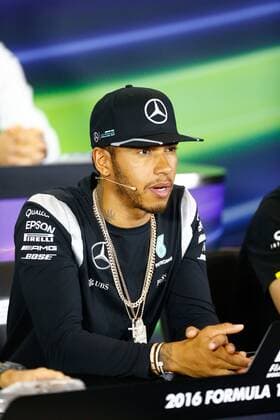 Motorsports: FIA Formula One World Championship WM Weltmeisterschaft 2016, Grand Prix of Great Britain, 44 Lewis Hamilton (GBR, Mercedes AMG Petronas Formula One Team), xHOCHxZWEIx