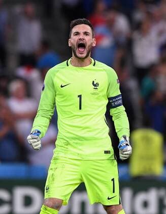 FUSSBALL EURO 2016 HALBFINALE IN MARSEILLE Deutschland - Frankreich 07.07.2016 Torwart Hugo Lloris (Frankreich) jubelt nach dem 0:1