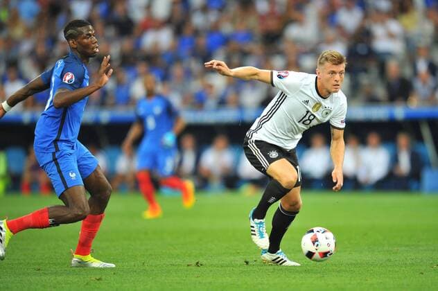 15 PAUL POGBA (fra) - 18 Toni Kroos (GER) FOOTBALL : Deutschland vs Frankreich - UEFA EURO EM o0 Nationalteam Europameisterschaft Fussball 2016 - 1 2 Finale - 07 07 2016 FEP 