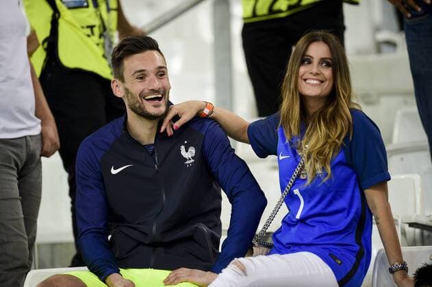 EURO 2016, französische Spieler feiern Finaleinzug zusammen mit ihren Frauen Hugo Lloris (France) Marine Lloris - Ehefrau von Hugo Lloris - Fussball, Frankreich vs. Deutschland - UEFA EURO EM Europameisterschaft Nationalteam Fussball 2016 - Marseille - 07 07 2016 JBAutissier Panoramic 