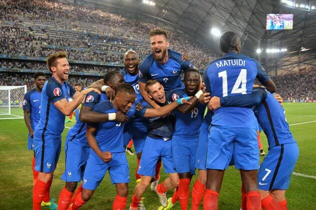 Yohan Cabaye (fra) - Moussa Sissoko (fra) - Patrice Evra (fra) - Eliaquim Mangala (fra) - Olivier Giroud (fra) - Lucas Digne (fra) - Bacary Sagna (fra) - Blaise Matuidi (fra) - Antoine Griezmann (fra) F- Fussball, Halbfinale, Frankreich vs. Deutschland - UEFA EURO EM Europameisterschaft Nationalteam Fussball 2016 - Marseille - 07 07 2016 AnthonyBIBARD FEP Panoramic 