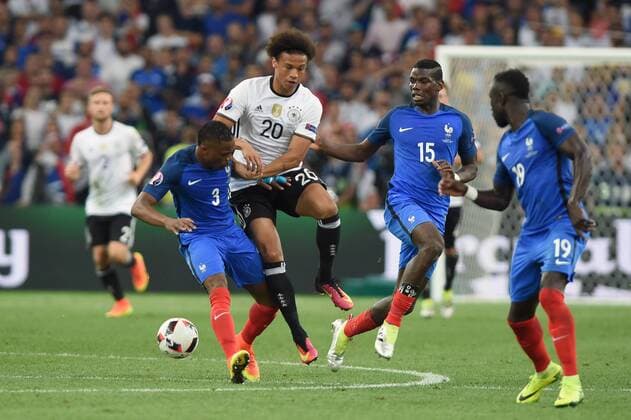 Leroy SANE (GER),Aktion,Zweikampf gegen Patrice EVRA (li,FRA) und Paul POGBA (FRA), Halbfinale Spiel M50 Deutschland (GER)-Frankreich (FRA) 0-2 am 07.07.2016 in Marseille,Stade Velodrome Fussball EM 2016 in Frankreich vom 10.06. - 10.07.2016.