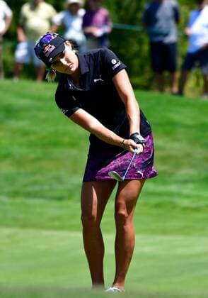 07 July 16: Lexi Thompson chips up during the US Women s Open at CordeValle Golf Club in San Martin, CA. (Photo by Rob Sirota Icon Sportswire) GOLF: JUL 07 LPGA Golf Damen - U.S. Women s Open - First Round Icon16070721491 EDITORIAL USE ONLY