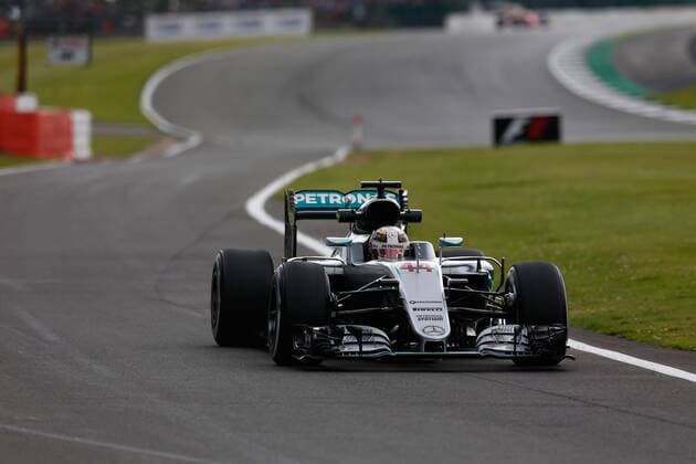 MotorSports: FIA Formula One World Championship WM Weltmeisterschaft 2016, Grand Prix of Great Britain, 44 Lewis Hamilton (GBR, Mercedes AMG Petronas Formula One Team), xHOCHxZWEIx
