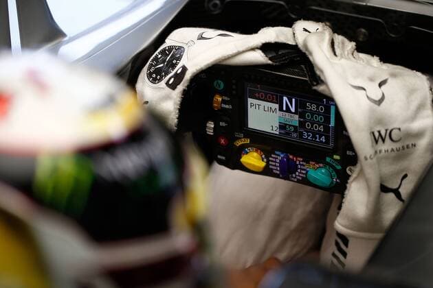 MotorSports: FIA Formula One World Championship WM Weltmeisterschaft 2016, Grand Prix of Great Britain, 44 Lewis Hamilton (GBR, Mercedes AMG Petronas Formula One Team), xHOCHxZWEIx