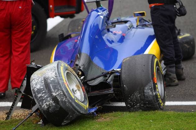 British Grand Prix, Silverstone 07 - 10 July 2016 09.07.2016 - Free Practice 3, Crash, Marcus Ericsson (SUE) Sauber C34 