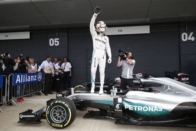 Motorsports: FIA Formula One World Championship WM Weltmeisterschaft 2016, Grand Prix of Great Britain, 44 Lewis Hamilton (GBR, Mercedes AMG Petronas Formula One Team), xHOCHxZWEIx