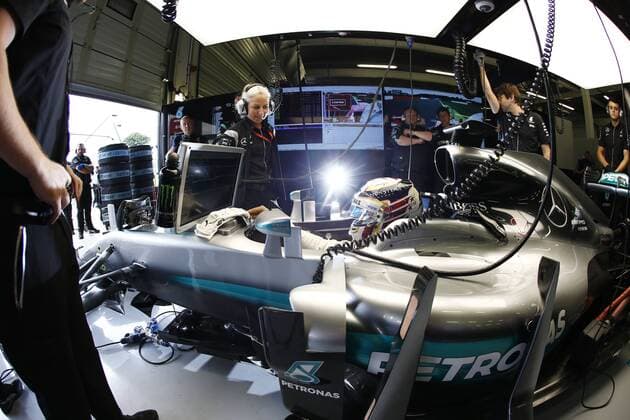 Motorsports: FIA Formula One World Championship WM Weltmeisterschaft 2016, Grand Prix of Great Britain, 44 Lewis Hamilton (GBR, Mercedes AMG Petronas Formula One Team), xHOCHxZWEIx