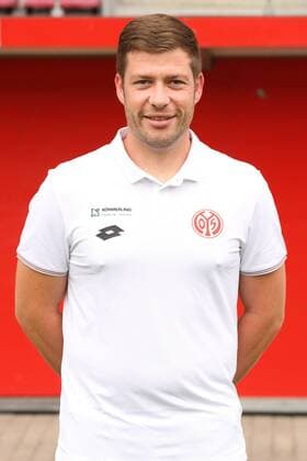 Fußball, 3. Liga, 1. FSV Mainz 05 II Porträttermin NICO HOELZEL PHYSIOTHERAPEUT FUSSBALL, GER, 3. LIGA, PORTRAETTERMIN 2016 17, MAINZ 05 U23, MAINZ 05 II 