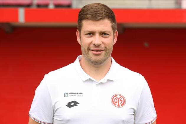 Fußball, 3. Liga, 1. FSV Mainz 05 II Porträttermin NICO HOELZEL PHYSIOTHERAPEUT FUSSBALL, GER, 3. LIGA, PORTRAETTERMIN 2016 17, MAINZ 05 U23, MAINZ 05 II 