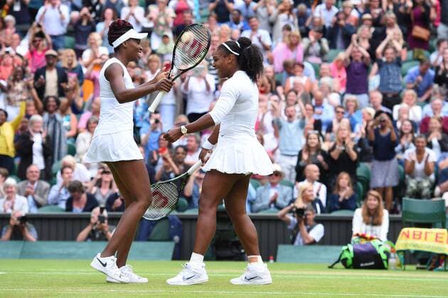 Serena und Venus Williams gewinnen Doppel Finale von Wimbledon Venus and Serena Williams wins the women double TENNIS : Tournoi de Wimbledon 2016 - 09 07 2016 TennisMagazine Panoramic 