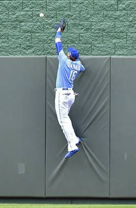July 9, 2016 - Kansas City, MO, USA - Kansas City Royals right fielder Paulo Orlando couldn t reach a three-run home run by the Seattle Mariners Kyle Seager in the fourth inning on Saturday, July 9, 2016, at Kauffman Stadium in Kansas City, Mo. Seattle at Kansas City - ZUMAm67_