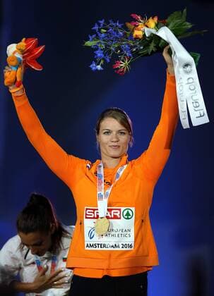 Bilder des Tages - SPORT Amsterdam Leichtathletik EM 2016, , 100 Meter Frauen, Siegerehrung, Dafne Schippers (NED) mit ihrer Goldmedaille
